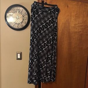 LuLaRoe Black and White Dandelion Maxi Skirt Size S